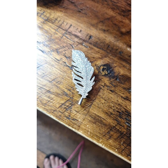 Silver Tone Rhinestone Iced Feather‎ Brooch Pin - Picture 2 of 5